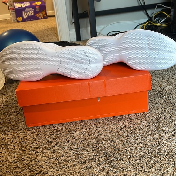 Nike flex run 10 shoes size 8 NWT - Picture 4 of 8